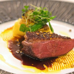 フランス料理 榛名 - ランチコース 9075円 の燻製したマグレカナールのロティ エピス香るポテロン ボルドレーズソース