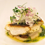 フランス料理 榛名 - ランチコース 9075円 の九州産白身魚のポワレシューフールのラメルとピュレ ブールアラブルゴーニュをアクセントに