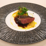 フランス料理 榛名 - ランチコース 9075円 の燻製したマグレカナールのロティ エピス香るポテロン ボルドレーズソース