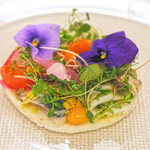 フランス料理 榛名 - ランチコース 9075円 の魚介のサラダ "フルールドジャルダン" 榛名伝統のカレードレッシングで