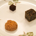 フランス料理 榛名 - ランチコース 9075円 の小菓子3種