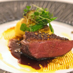 フランス料理 榛名 - ランチコース 9075円 の燻製したマグレカナールのロティ エピス香るポテロン ボルドレーズソース