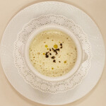 フランス料理 榛名 - ランチコース 9075円 の霜降り白菜のポタージュ 黒七味の香りで