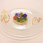 フランス料理 榛名 - ランチコース 9075円 の魚介のサラダ "フルールドジャルダン" 榛名伝統のカレードレッシングで