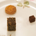 フランス料理 榛名 - ランチコース 9075円 の小菓子3種