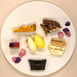 フランス料理 榛名 - ランチコース 9075円 のデザートワゴン10種盛り合わせ