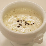 フランス料理 榛名 - ランチコース 9075円 の霜降り白菜のポタージュ 黒七味の香りで