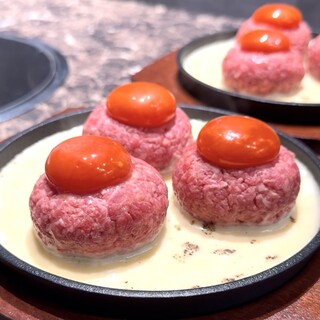 【新宿店限定・1日30食】究極の生チーズハンバーグ