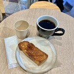 B² - ハニートースト246円 ホットコーヒーレギュラー480円