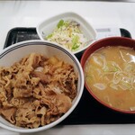 吉野家 - 料理写真:朝牛。ミニサラダ、豚汁。673円。