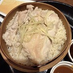 337651178 - 蒸篭で仕上げたカオ・マンガイ