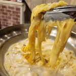 漢方和牛とかき小屋　四喜 - 白ワインと牡蠣やホタテ、ムール貝からでた旨みが生パスタにしっかりと絡んで極上の美味しさです♪