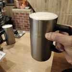 漢方和牛とかき小屋　四喜 - まずはビールで乾杯！　取っ手付きのタンブラーで飲み終わりの最後まで冷え冷えでした♪