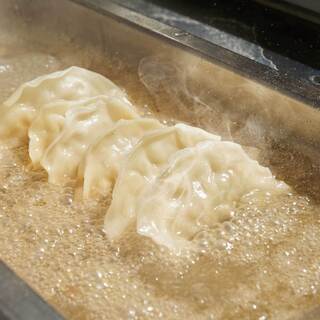 噛めば、肉汁。あふれるうま味。