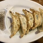 めん屋 桔梗 - 焼き餃子5個でなんと¥220-