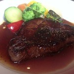 レストラン アンサンブル - 牛フィレ肉のステーキ トリュフ添え ポルト酒のソース