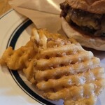 CRUZ BURGERS & CRAFT BEERS - 