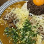 吉田カレー  - 並、甘口、豚中、玉ねぎアチャール、ゴーダチーズ（限定トッピング）、ぶたじるそば（限定メニュー）