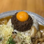 吉田カレー  - 並、甘口、豚中、玉ねぎアチャール、ゴーダチーズ（限定トッピング）、ぶたじるそば（限定メニュー）