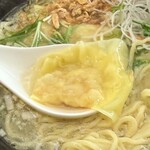 鶏龍軒 - プリプリ海老ワンタン