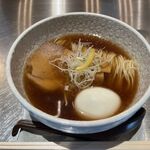 中華そば まるじ - 料理写真:煮干ラーメン並　麺少な目