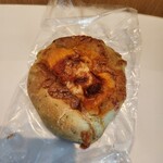 ダロワイヨ - 料理写真:バジル&完熟トマトのパン