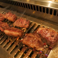 焼肉うしごろ 西麻布本店 - ハラミはややレアで焼き上げるのがうまい。柔らかで美味しい！