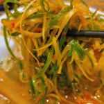 青竹手打ちラーメン 大和 - 辛ねぎ塩ラーメンの辛ねぎリフト
