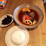 ポニピリカ - エゾシカのハンバーグカレー。岩海苔トッピング追加。