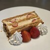 THE GRAND LOUNGE - 苺のミルフィーユ　香ばしいナッツの香り
(単品　1,600円)
ドリンクセット　2,400円+サービス料10%