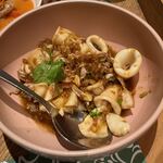 Baan-Ying Cafe&Meal Terminal 21 - イカのガーリック炒め