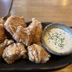 飯処 ふぉす。 - 唐揚げとタルタルソースアップ