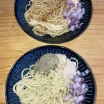 麺や晴心 - 上は「和え玉・醤油」、下が「和え玉・塩」