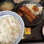 吉野家 - 料理写真:厚切り豚角煮定食1097円税込！和辛子の小袋付き。紅生姜は小鉢で！