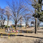 ぴっころ - お店の前ものんびり。