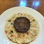 ぴっころ - オニオン・カラーピーマン入りのキレイなバターライスに気分↑　サイズの増減可。画像は通常サイズ。