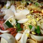 やなちゃん - 〆にうどんかそば、または雑炊をしようと思っていたのですが．．．．トックととうふがズシンってきて、思いのほかお腹が膨れて断念してしまいました。