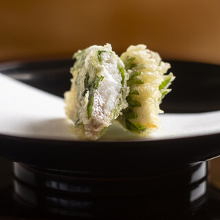 江戸前の技に秋田の恵みを重ね、軽さと香りで構成する天ぷら