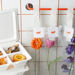 お花で日常に彩りを。¥100の一輪用ギフトが人気です◎