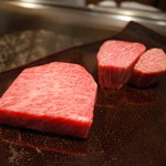 表参道うかい亭 - うかい特選牛 ヒレ(右)とサーロインを半々で 2014.12.2x