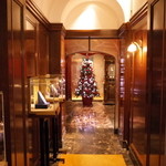 表参道うかい亭 - ラウンジの通路からエントランスを 2014.12.2x