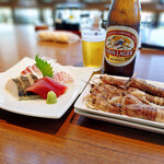 まるは食堂 - お刺身盛り合わせ【並】、しゃこの塩ゆで、瓶ビール（キリン）