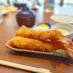 まるは食堂 - エビフライ（2本）、ご飯（中）、単品味噌汁