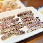 まるは食堂 - 殻剥き後の「しゃこの塩ゆで」