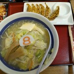 8番らーめん - 料理写真: