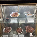 イチビキ - 表の食品サンプルが年代を思わせる