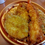 角上魚類 - 海鮮天丼(ｴﾋﾞ/ｱﾅｺﾞ/ｷｽ?+野菜入∼700円はお安い！)