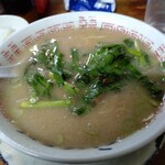 ふくちゃんラーメン - 替玉の上にニラ投入して味変です。