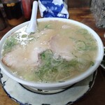 ふくちゃんラーメン 田隈本店 - ラーメン・スープが超並々です。