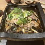 蒸し屋清郎 - 若鶏と芹牛蒡の瓦焼き、これウマいんだけど、この後すぐ蒸籠蒸しなのよねぇ